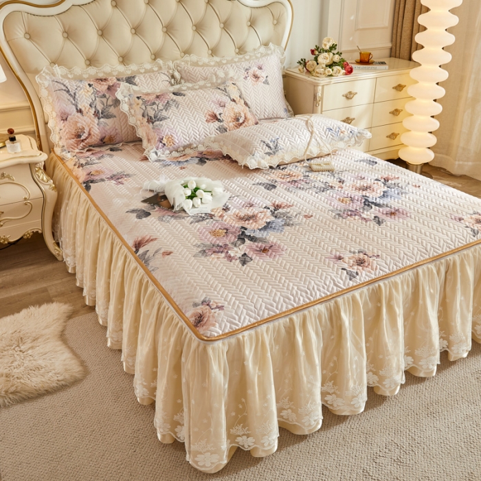 91家纺网 家纺一手货源 找家纺 恋尚  2024新款床笠式可拆卸冰丝夹棉 床裙软席三件套 花开那时