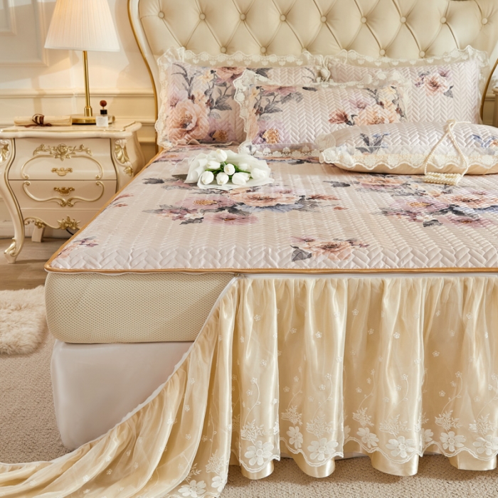 91家纺网 家纺一手货源 找家纺 恋尚  2024新款床笠式可拆卸冰丝夹棉 床裙软席三件套 花开那时