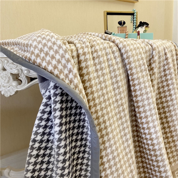 91家纺网 家纺一手货源 找家纺 卡奥2025AB版云貂绒毛毯法莱绒休闲盖毯沙发毯空调毯子千鸟