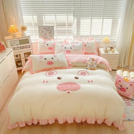 91家纺网 家纺一手货源 找家纺 泉欣2024新款水洗亲肤棉大版绣花四件套（专版花型）猪猪系列 猪宝贝-奶黄粉
