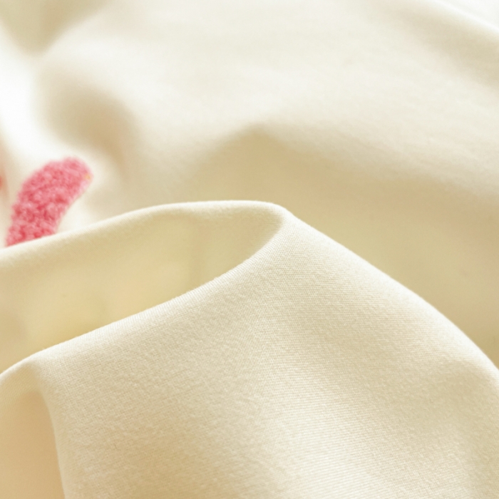 91家纺网 家纺一手货源 找家纺 泉欣2024新款水洗亲肤棉大版绣花四件套（专版花型）猪猪系列 猪宝贝-奶黄粉