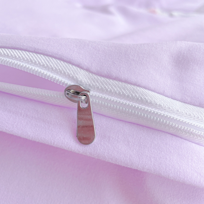 91家纺网 家纺一手货源 找家纺 泉欣2024新款水洗亲肤棉大版绣花四件套（专版花型）猪猪系列 猪宝贝-香芋紫