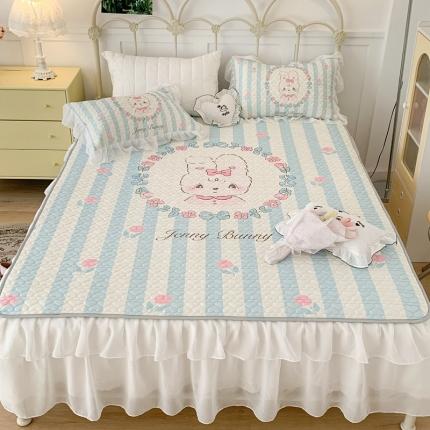 91家纺网 家纺一手货源 找家纺 昔可 2023新款第二批双层床裙乳胶三件套 可爱小清新风 蓝竖条萌萌兔