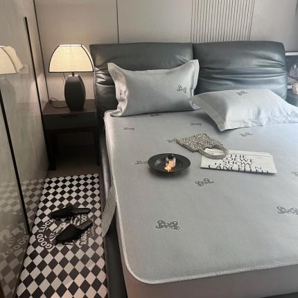 91家纺网 家纺一手货源 找家纺 （总）橘滋 2023新款高端可水洗提花冰丝席床笠款场景一