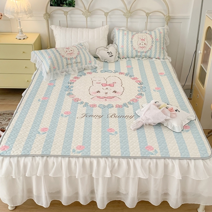 91家纺网 家纺一手货源 找家纺 昔可 2023新款第二批双层床裙乳胶三件套 可爱小清新风 蓝竖条萌萌兔