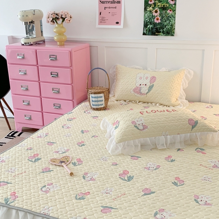 91家纺网 家纺一手货源 找家纺 昔可 2023新款第二批双层床裙乳胶三件套 可爱小清新风 软萌兔兔郁金