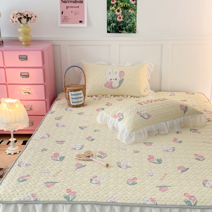 91家纺网 家纺一手货源 找家纺 昔可 2023新款第二批双层床裙乳胶三件套 可爱小清新风 软萌兔兔郁金