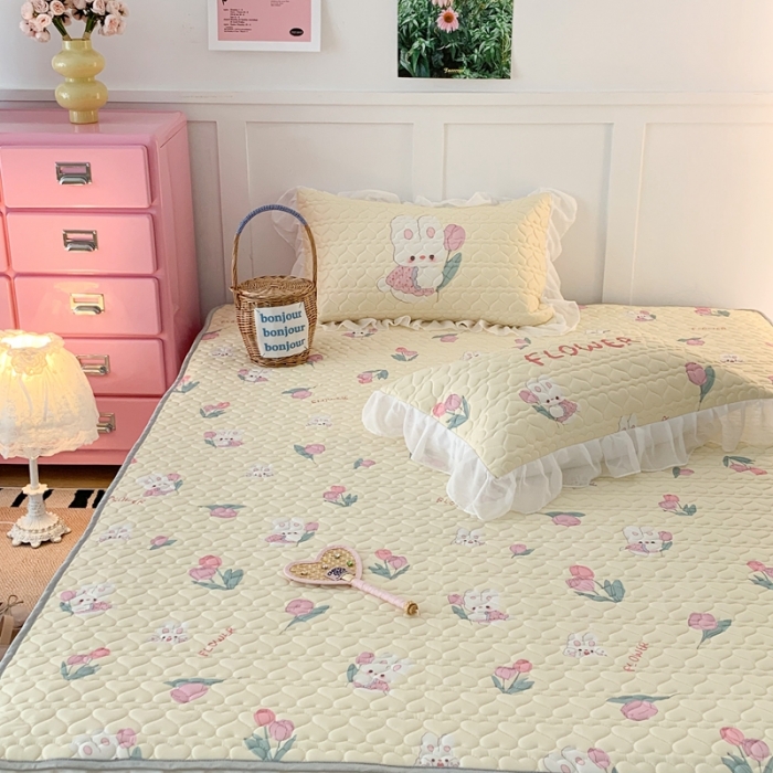 91家纺网 家纺一手货源 找家纺 昔可 2023新款第二批双层床裙乳胶三件套 可爱小清新风 软萌兔兔郁金