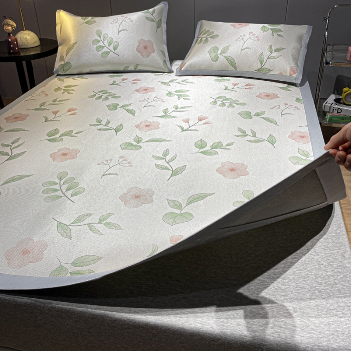 91家纺网 家纺一手货源 找家纺 安哆啦 A类数码印花冰丝藤席三件套 花丛间