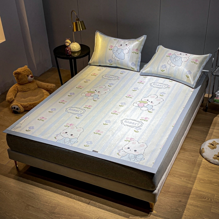 91家纺网 家纺一手货源 找家纺 安哆啦 A类数码印花冰丝藤席三件套 花中兔