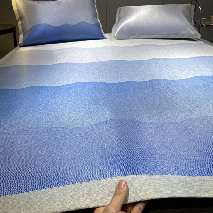 91家纺网 家纺一手货源 找家纺 安哆啦 A类数码印花冰丝藤席三件套 蓝色渐变