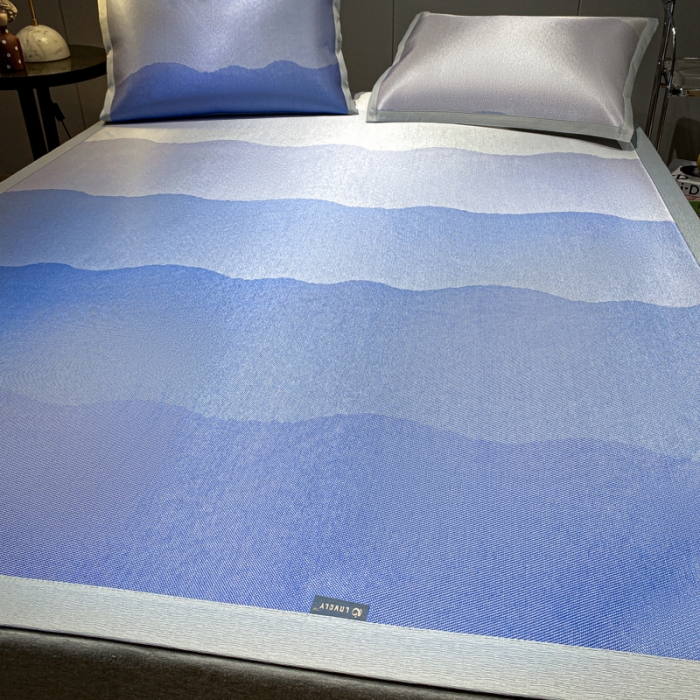 91家纺网 家纺一手货源 找家纺 安哆啦 A类数码印花冰丝藤席三件套 蓝色渐变