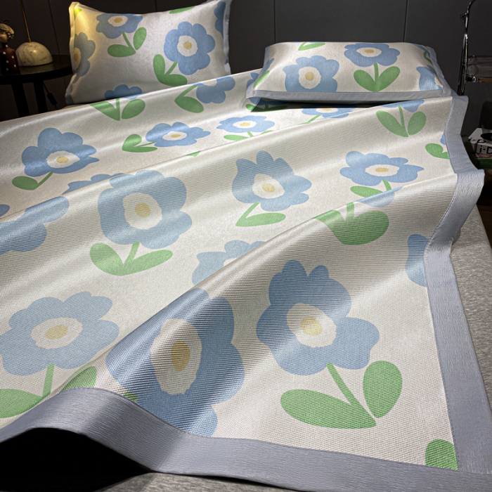 91家纺网 家纺一手货源 找家纺 安哆啦 A类数码印花冰丝藤席三件套 蓝色小花花