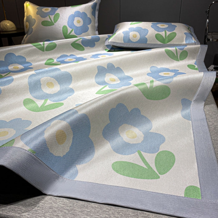 91家纺网 家纺一手货源 找家纺 安哆啦 A类数码印花冰丝藤席三件套 蓝色小花花