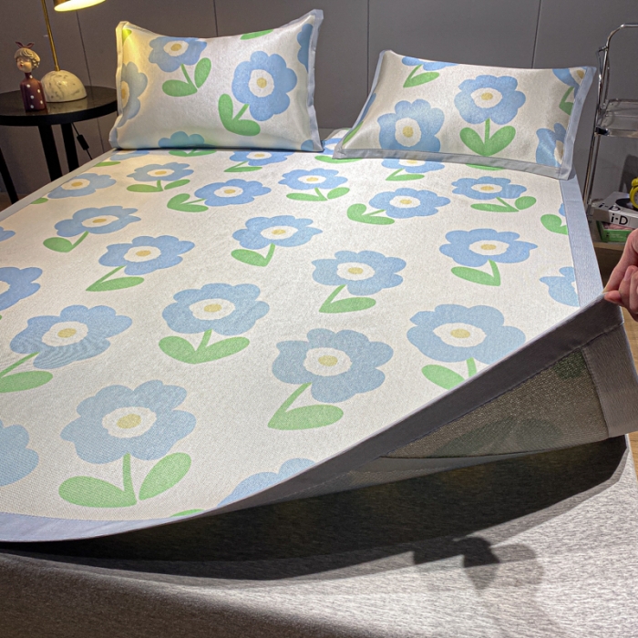 91家纺网 家纺一手货源 找家纺 安哆啦 A类数码印花冰丝藤席三件套 蓝色小花花