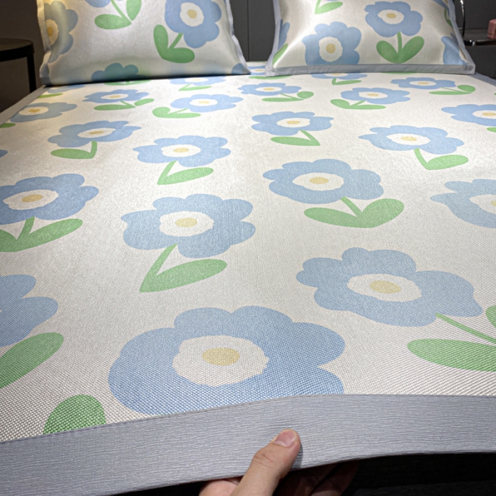 91家纺网 家纺一手货源 找家纺 安哆啦 A类数码印花冰丝藤席三件套 蓝色小花花