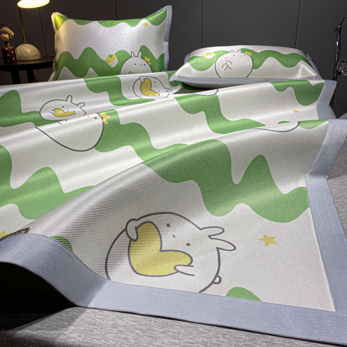 91家纺网 家纺一手货源 找家纺 安哆啦 A类数码印花冰丝藤席三件套 绿色波浪纹