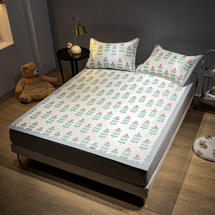 91家纺网 家纺一手货源 找家纺 安哆啦 A类数码印花冰丝藤席三件套 小绿花花