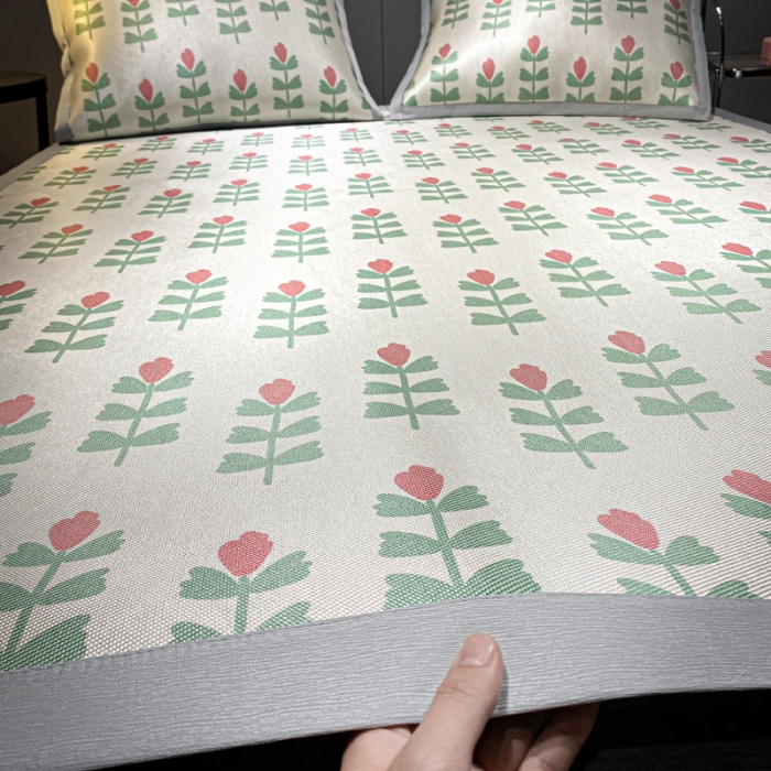 91家纺网 家纺一手货源 找家纺 安哆啦 A类数码印花冰丝藤席三件套 小绿花花