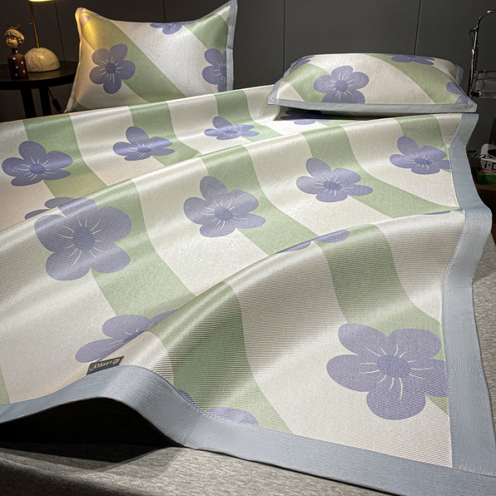 91家纺网 家纺一手货源 找家纺 安哆啦 A类数码印花冰丝藤席三件套 斜条小花