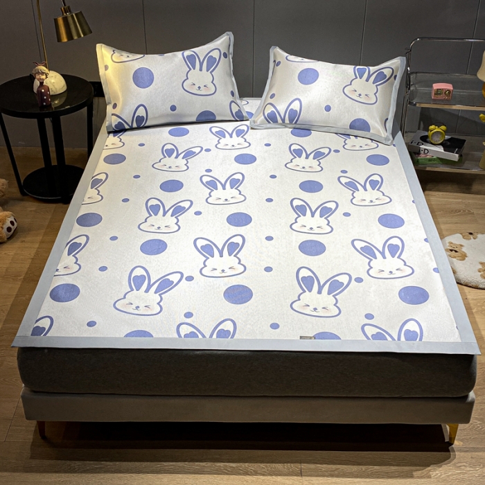 91家纺网 家纺一手货源 找家纺 安哆啦 A类数码印花冰丝藤席三件套 圆点兔兔