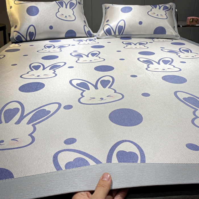 91家纺网 家纺一手货源 找家纺 安哆啦 A类数码印花冰丝藤席三件套 圆点兔兔