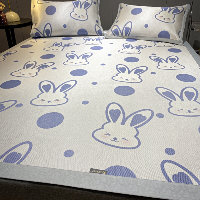 91家纺网 家纺一手货源 找家纺 安哆啦 A类数码印花冰丝藤席三件套 圆点兔兔