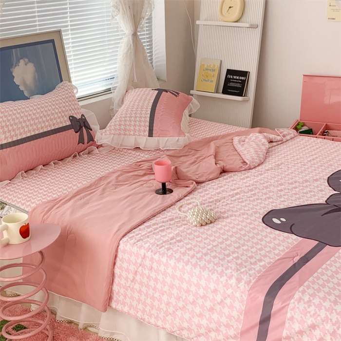 91家纺网 家纺一手货源 找家纺 昔可 大版数码印花凉感夏被 粉粉千鸟格