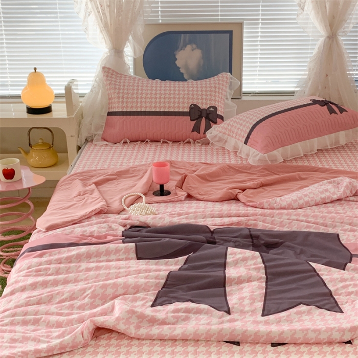 91家纺网 家纺一手货源 找家纺 昔可 大版数码印花凉感夏被 粉粉千鸟格