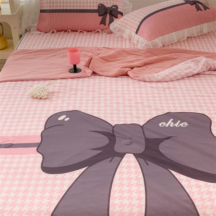 91家纺网 家纺一手货源 找家纺 昔可 大版数码印花凉感夏被 粉粉千鸟格