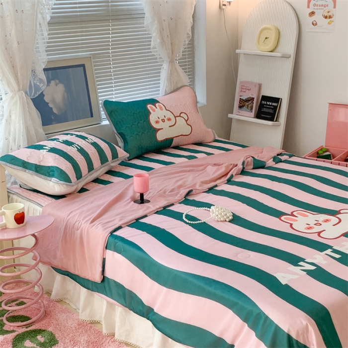 91家纺网 家纺一手货源 找家纺 昔可 大版数码印花凉感夏被 条纹兔