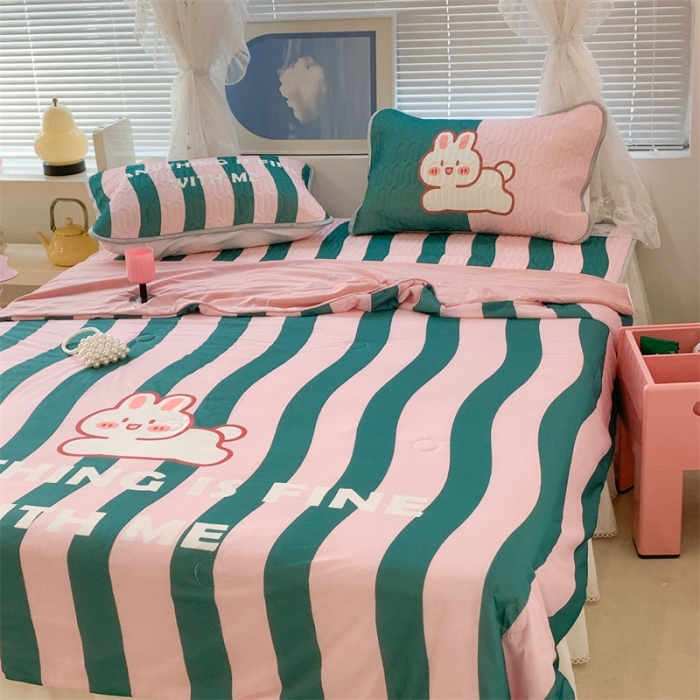 91家纺网 家纺一手货源 找家纺 昔可 大版数码印花凉感夏被 条纹兔