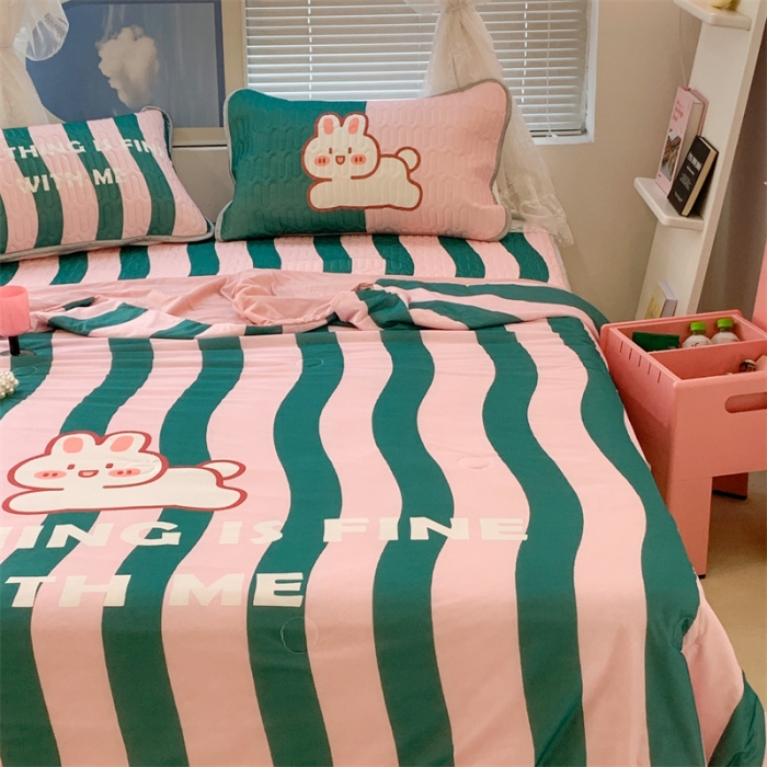 91家纺网 家纺一手货源 找家纺 昔可 大版数码印花凉感夏被 条纹兔