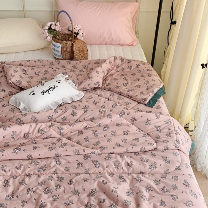 91家纺网 家纺一手货源 找家纺 昔可 复古蕾丝花边针织夏被 粉嫩小甜心