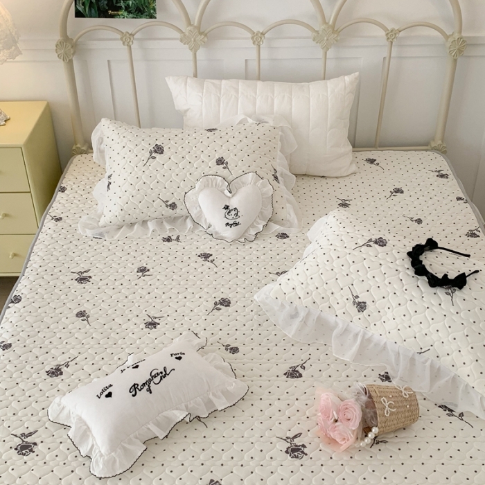 91家纺网 家纺一手货源 找家纺 昔可 2023新款第二批双层床裙乳胶三件套 少女碎花风系列 黑点小玫瑰