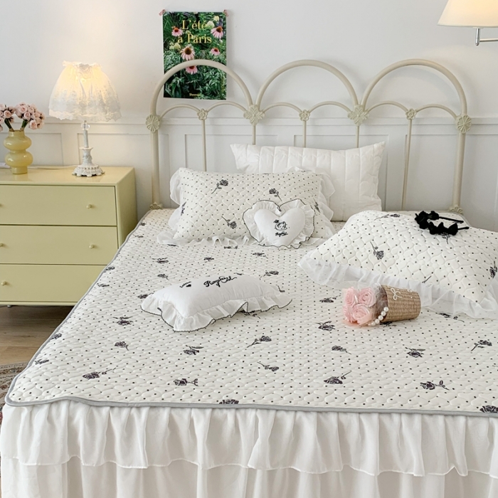 91家纺网 家纺一手货源 找家纺 昔可 2023新款第二批双层床裙乳胶三件套 少女碎花风系列 黑点小玫瑰