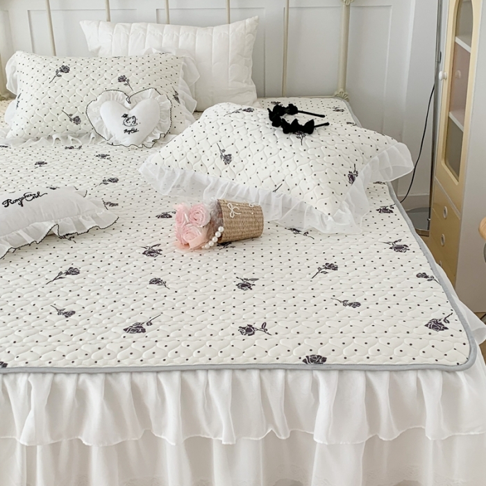 91家纺网 家纺一手货源 找家纺 昔可 2023新款第二批双层床裙乳胶三件套 少女碎花风系列 黑点小玫瑰