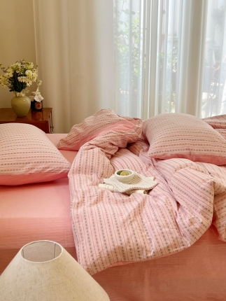 91家纺网 家纺一手货源 找家纺 （总）艾咪 新款全棉色织水洗棉小提花四件套-素菊系列