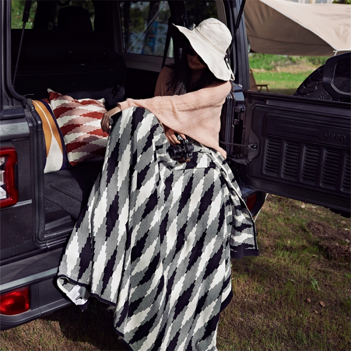 91家纺网 家纺一手货源 找家纺 暖绵绵 2025新款奇思妙想盖毯 黑色