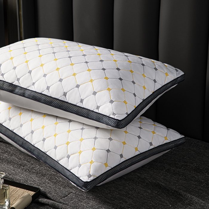 91家纺网 家纺一手货源 找家纺 拾光 2023新款 亲肤磨毛宽边绗绣枕芯满天星立体-中枕700克