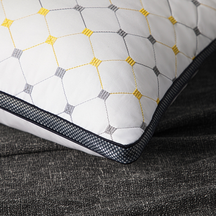 91家纺网 家纺一手货源 找家纺 拾光 2023新款 亲肤磨毛宽边绗绣枕芯满天星立体-中枕700克