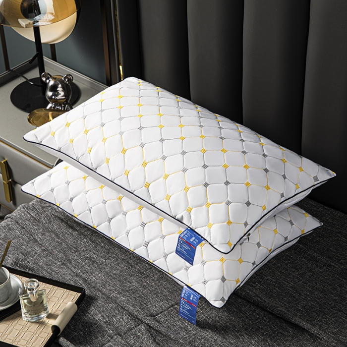 91家纺网 家纺一手货源 找家纺 拾光 2023新款 亲肤磨毛宽边绗绣枕芯满天星单边-高枕600克