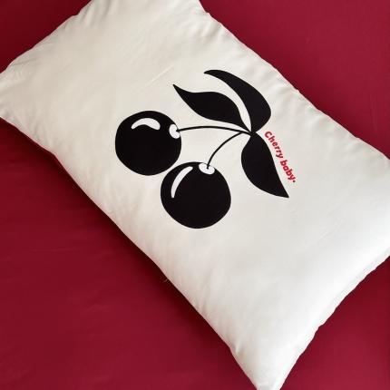 91家纺网 家纺一手货源 找家纺 桃喜2024新款甜辣潮酷数码印花大版全棉枕套 大版-黑樱桃