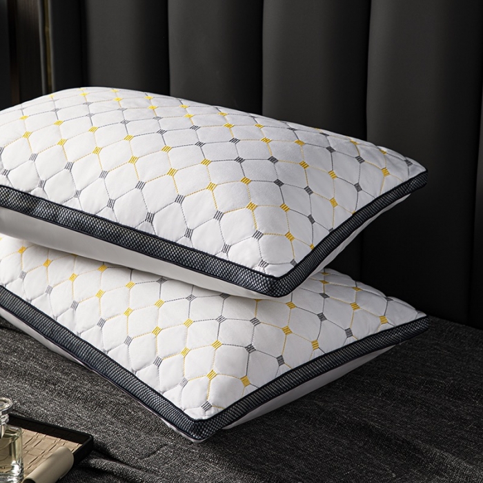 91家纺网 家纺一手货源 找家纺 拾光 2023新款 亲肤磨毛宽边绗绣枕芯满天星立体-低枕600克