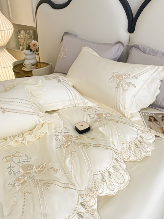 91家纺网 家纺一手货源 找家纺 品家居 2025新款长绒棉四件套-晨曦花语 晨曦花语-米白