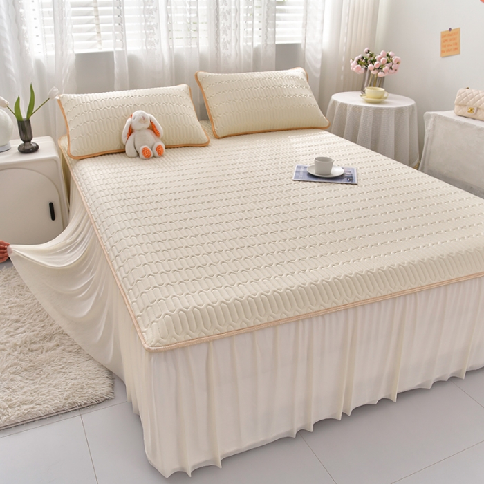 91家纺网 家纺一手货源 找家纺 诺梵家纺 2024新款0.5凉感丝乳胶凉席床裙款三件套 淡奶黄