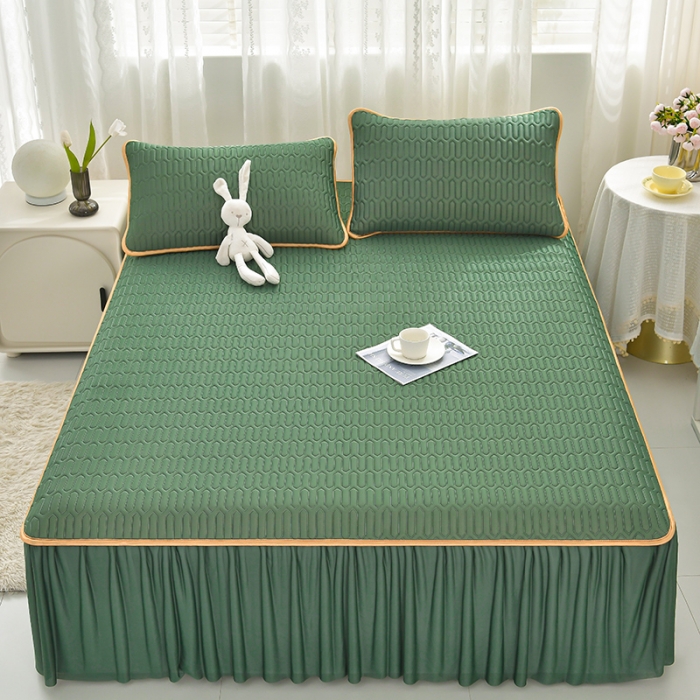 91家纺网 家纺一手货源 找家纺 诺梵家纺 2023新款0.5凉感丝乳胶凉席床裙款三件套 军绿色