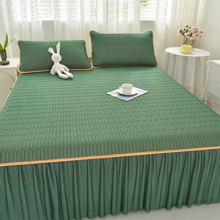 91家纺网 家纺一手货源 找家纺 诺梵家纺 2023新款0.5凉感丝乳胶凉席床裙款三件套 军绿色