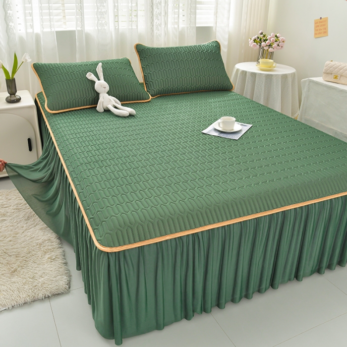 91家纺网 家纺一手货源 找家纺 诺梵家纺 2023新款0.5凉感丝乳胶凉席床裙款三件套 军绿色