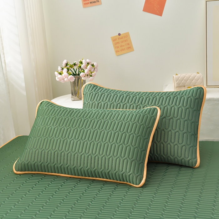 91家纺网 家纺一手货源 找家纺 诺梵家纺 2023新款0.5凉感丝乳胶凉席床裙款三件套 军绿色